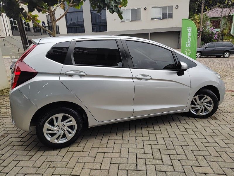 HONDA FIT 1.5 LX 16V 2016/2016 AWD MULTIMARCAS LAJEADO / Carros no Vale