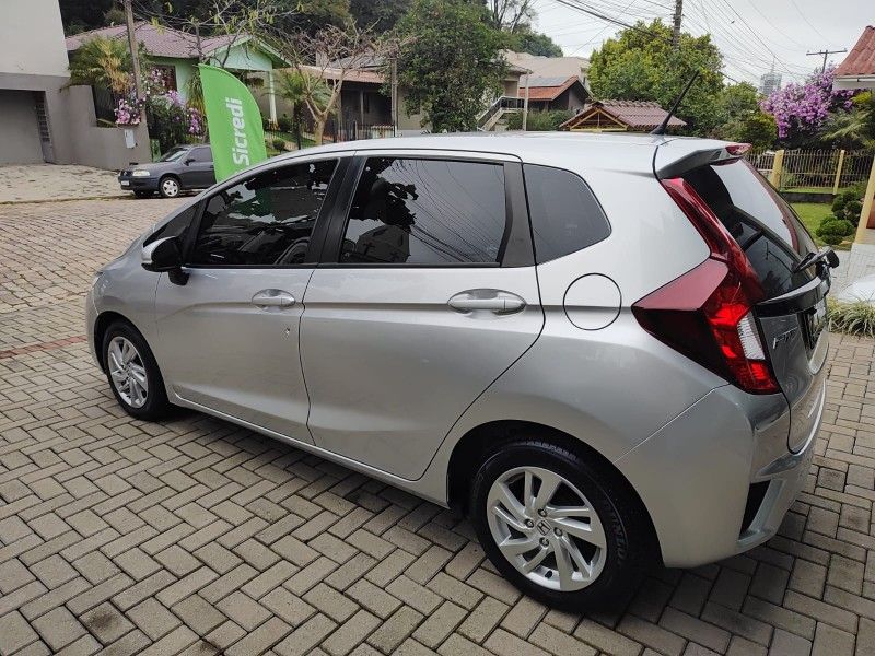 HONDA FIT 1.5 LX 16V 2016/2016 AWD MULTIMARCAS LAJEADO / Carros no Vale
