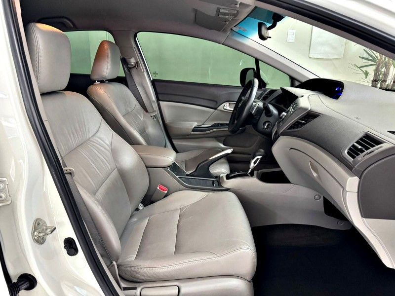 HONDA CIVIC 2.0 LXR 16V 2013/2014 ANDRIGO VEÍCULOS CAXIAS DO SUL / Carros no Vale