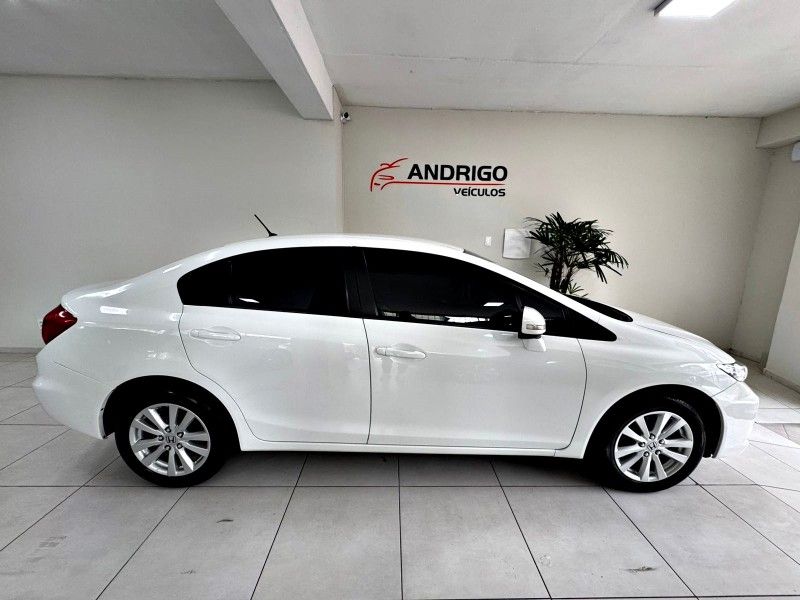 HONDA CIVIC 2.0 LXR 16V 2013/2014 ANDRIGO VEÍCULOS CAXIAS DO SUL / Carros no Vale
