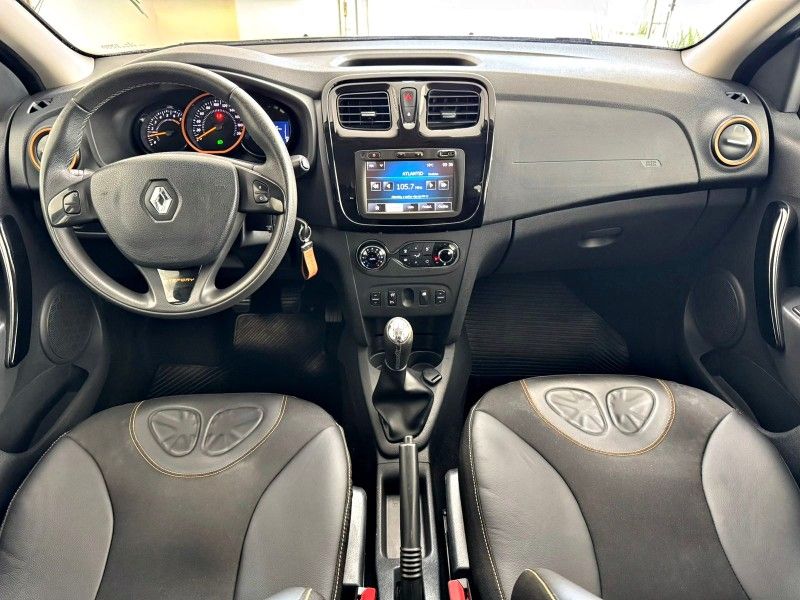 RENAULT SANDERO 1.6 STEPWAY 8V 2015/2015 ANDRIGO VEÍCULOS CAXIAS DO SUL / Carros no Vale
