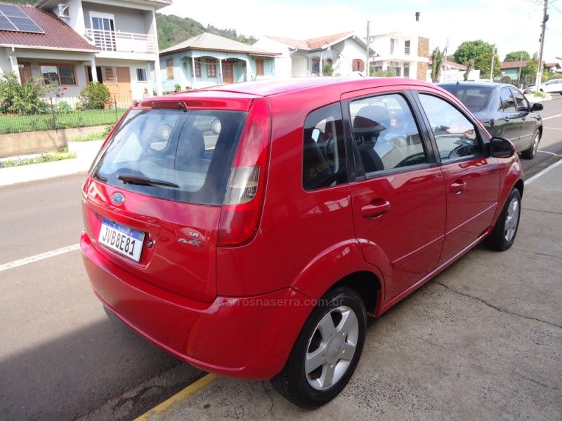 FORD FIESTA 1.6 MPI HATCH 8V 2006/2006 BOURSCHEID CARROS E MOTOS SANTA CLARA DO SUL / Carros no Vale