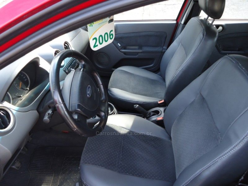 FORD FIESTA 1.6 MPI HATCH 8V 2006/2006 BOURSCHEID CARROS E MOTOS SANTA CLARA DO SUL / Carros no Vale