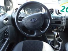FORD FIESTA 1.6 MPI HATCH 8V 2006/2006 BOURSCHEID CARROS E MOTOS SANTA CLARA DO SUL / Carros no Vale