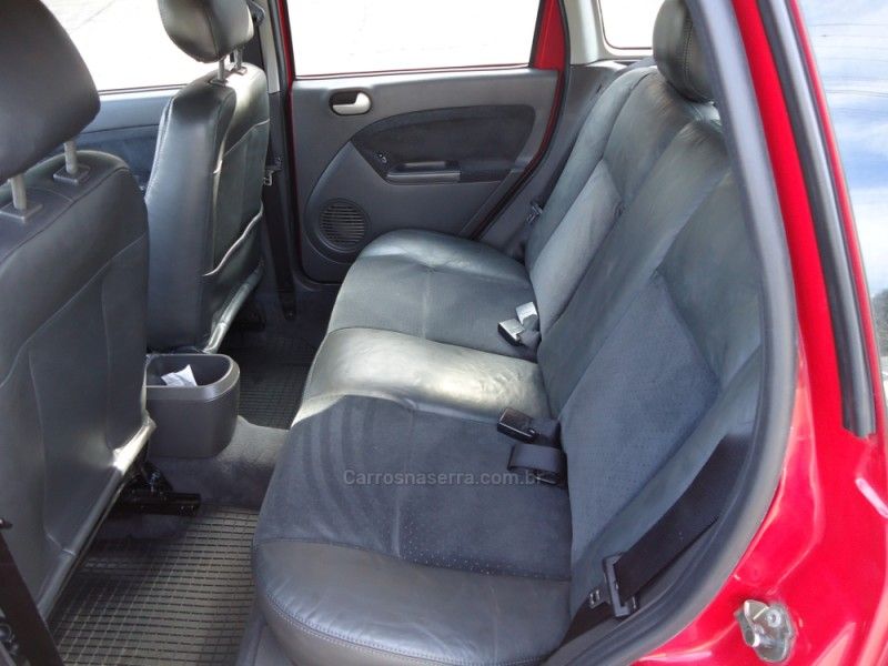 FORD FIESTA 1.6 MPI HATCH 8V 2006/2006 BOURSCHEID CARROS E MOTOS SANTA CLARA DO SUL / Carros no Vale