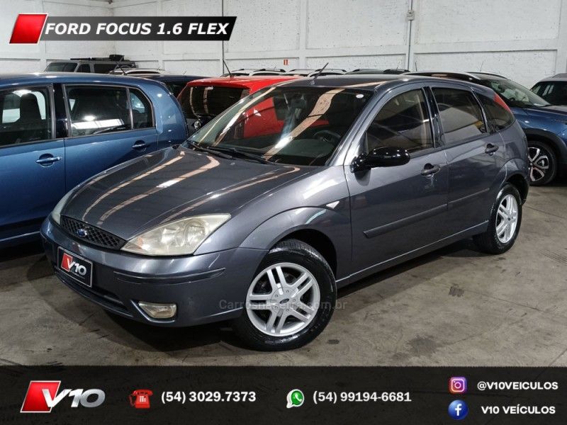 FORD FOCUS 1.6 GL 8V 2004/2004 V10 VEÍCULOS CAXIAS DO SUL / Carros no Vale