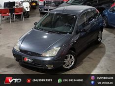 FORD FOCUS 1.6 GL 8V 2004/2004 V10 VEÍCULOS CAXIAS DO SUL / Carros no Vale