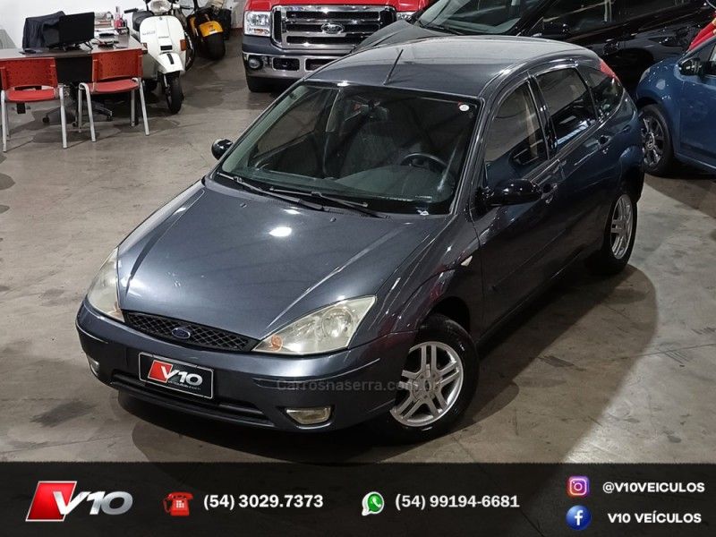 FORD FOCUS 1.6 GL 8V 2004/2004 V10 VEÍCULOS CAXIAS DO SUL / Carros no Vale