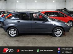 FORD FOCUS 1.6 GL 8V 2004/2004 V10 VEÍCULOS CAXIAS DO SUL / Carros no Vale