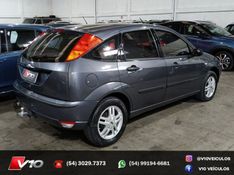 FORD FOCUS 1.6 GL 8V 2004/2004 V10 VEÍCULOS CAXIAS DO SUL / Carros no Vale