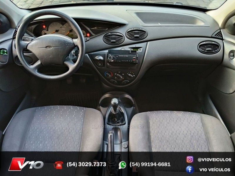 FORD FOCUS 1.6 GL 8V 2004/2004 V10 VEÍCULOS CAXIAS DO SUL / Carros no Vale