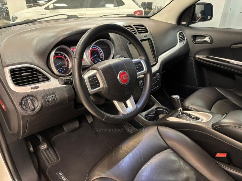 FIAT FREEMONT 2.4 PRECISION 16V 2013/2014 LUIGGI AUTOMÓVEIS CARLOS BARBOSA / Carros no Vale