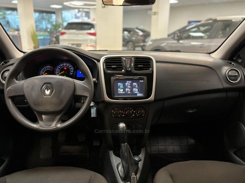 RENAULT SANDERO 1.0 EXPRESSION 16V 2014/2015 LUIGGI AUTOMÓVEIS CARLOS BARBOSA / Carros no Vale
