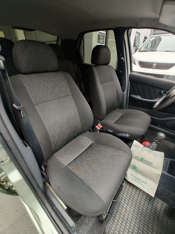 Fiat Palio 1.0 Cel ECON./ITALIA F 8V 2010/2011 RENNER AUTOMÓVEIS LAJEADO / Carros no Vale