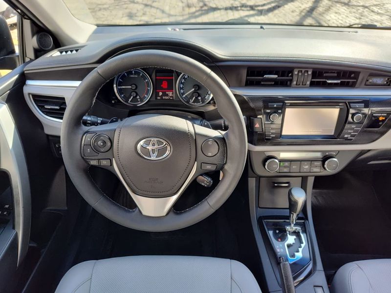Toyota Corolla XEi 2.0 16V 2016/2016 RENNER AUTOMÓVEIS LAJEADO / Carros no Vale