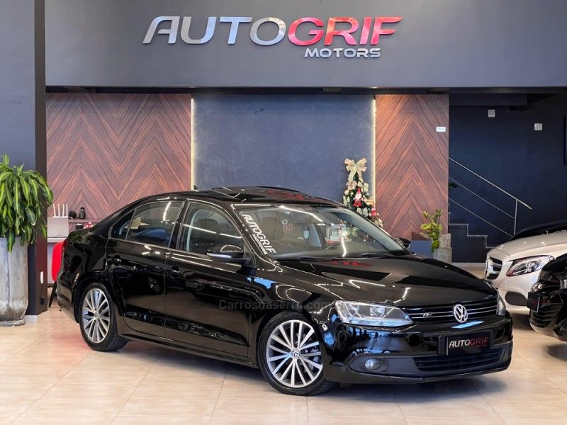 VOLKSWAGEN JETTA 2.0 COMFORTLINE TIPTRONIC 2012/2013 AUTOGRIF MOTORS CAMPO BOM / Carros no Vale