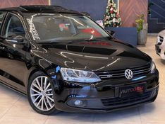 VOLKSWAGEN JETTA 2.0 COMFORTLINE TIPTRONIC 2012/2013 AUTOGRIF MOTORS CAMPO BOM / Carros no Vale