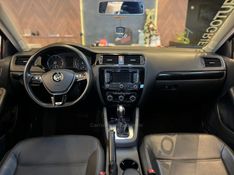 VOLKSWAGEN JETTA 2.0 COMFORTLINE TIPTRONIC 2012/2013 AUTOGRIF MOTORS CAMPO BOM / Carros no Vale
