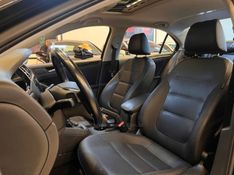 VOLKSWAGEN JETTA 2.0 COMFORTLINE TIPTRONIC 2012/2013 AUTOGRIF MOTORS CAMPO BOM / Carros no Vale