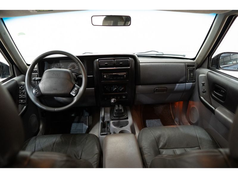 JEEP CHEROKEE 4.0 SPORT 4X4 12V 1997/1998 PASTORE CAR COLLECTION BENTO GONÇALVES / Carros no Vale