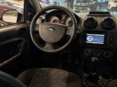 FORD FIESTA 1.6 MPI HATCH 8V 2010/2011 LEHMEN VEÍCULOS VENÂNCIO AIRES / Carros no Vale