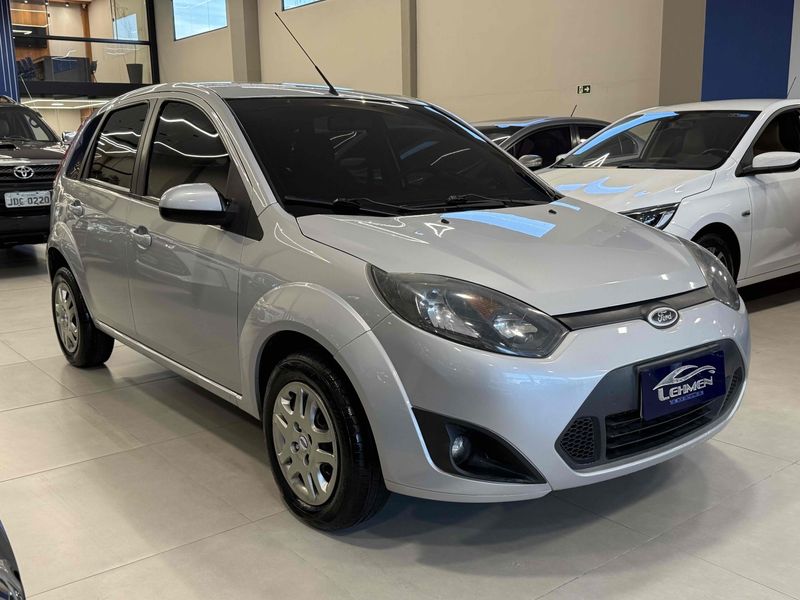 FORD FIESTA 1.6 MPI HATCH 8V 2010/2011 LEHMEN VEÍCULOS VENÂNCIO AIRES / Carros no Vale