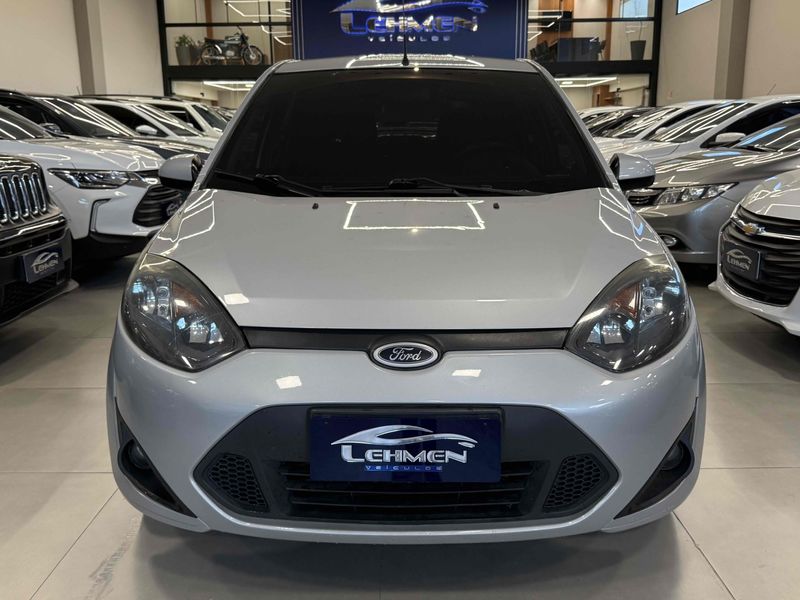 FORD FIESTA 1.6 MPI HATCH 8V 2010/2011 LEHMEN VEÍCULOS VENÂNCIO AIRES / Carros no Vale