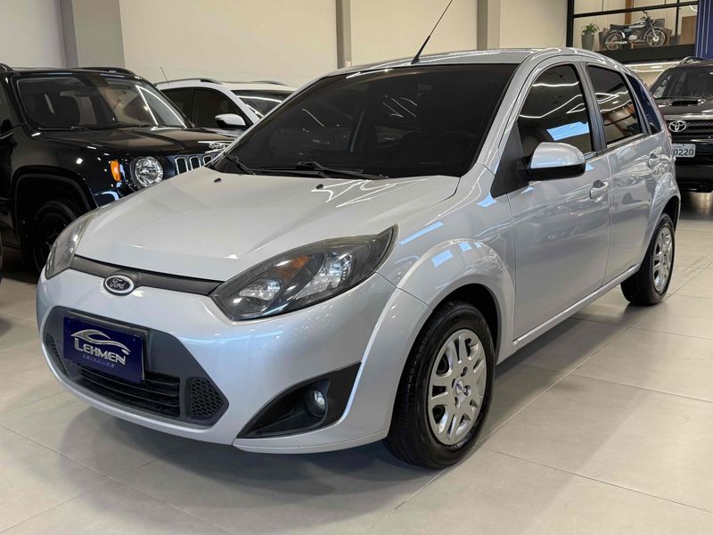 FORD FIESTA 1.6 MPI HATCH 8V 2010/2011 LEHMEN VEÍCULOS VENÂNCIO AIRES / Carros no Vale