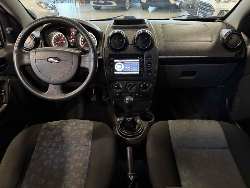 FORD FIESTA 1.6 MPI HATCH 8V 2010/2011 LEHMEN VEÍCULOS VENÂNCIO AIRES / Carros no Vale