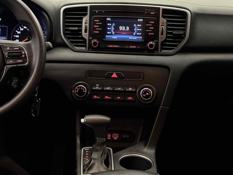 KIA SPORTAGE 2.0 LX 4X2 16V 2016/2017 LEHMEN VEÍCULOS VENÂNCIO AIRES / Carros no Vale