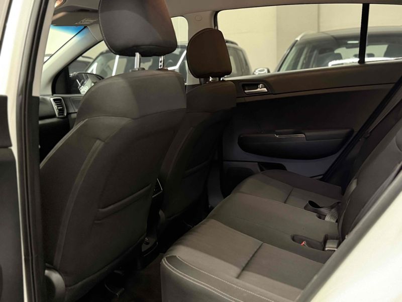 KIA SPORTAGE 2.0 LX 4X2 16V 2016/2017 LEHMEN VEÍCULOS VENÂNCIO AIRES / Carros no Vale