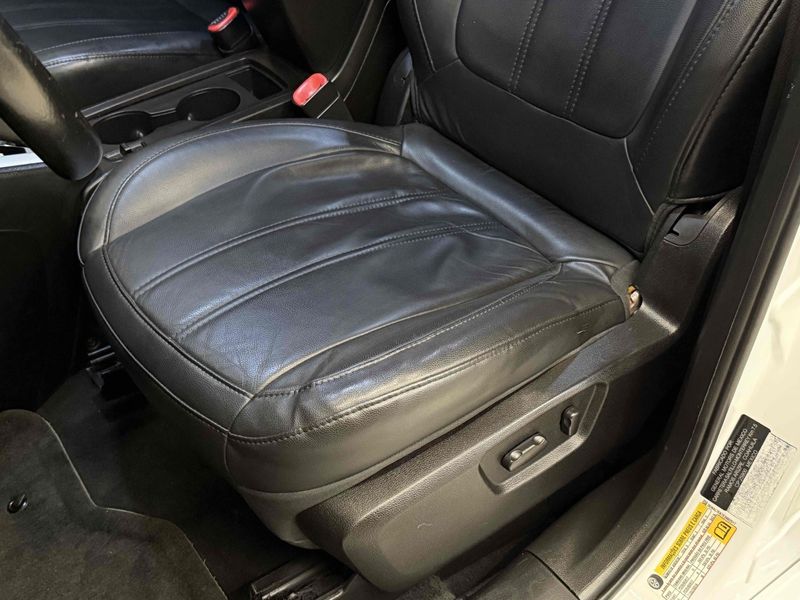 CHEVROLET CAPTIVA 2.4 SIDI 16V 2014/2014 LEHMEN VEÍCULOS VENÂNCIO AIRES / Carros no Vale