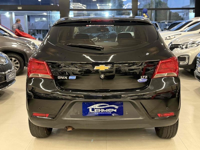 CHEVROLET ONIX 1.4 MPFI LTZ 8V 2017/2018 LEHMEN VEÍCULOS VENÂNCIO AIRES / Carros no Vale