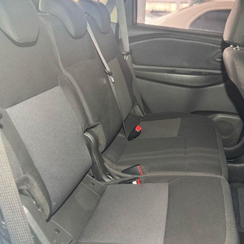 Chevrolet SPIN LT 1.8 2023/2023 SÉRGIO VEÍCULOS TEUTÔNIA / Carros no Vale