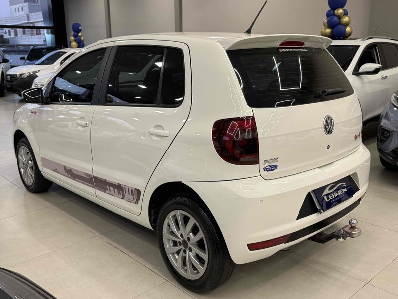 VOLKSWAGEN FOX 1.6 MI ROCK IN RIO 8V 2014/2014 LEHMEN VEÍCULOS VENÂNCIO AIRES / Carros no Vale