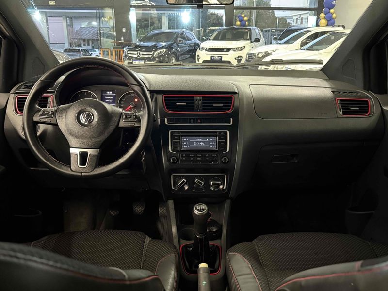 VOLKSWAGEN FOX 1.6 MI ROCK IN RIO 8V 2014/2014 LEHMEN VEÍCULOS VENÂNCIO AIRES / Carros no Vale
