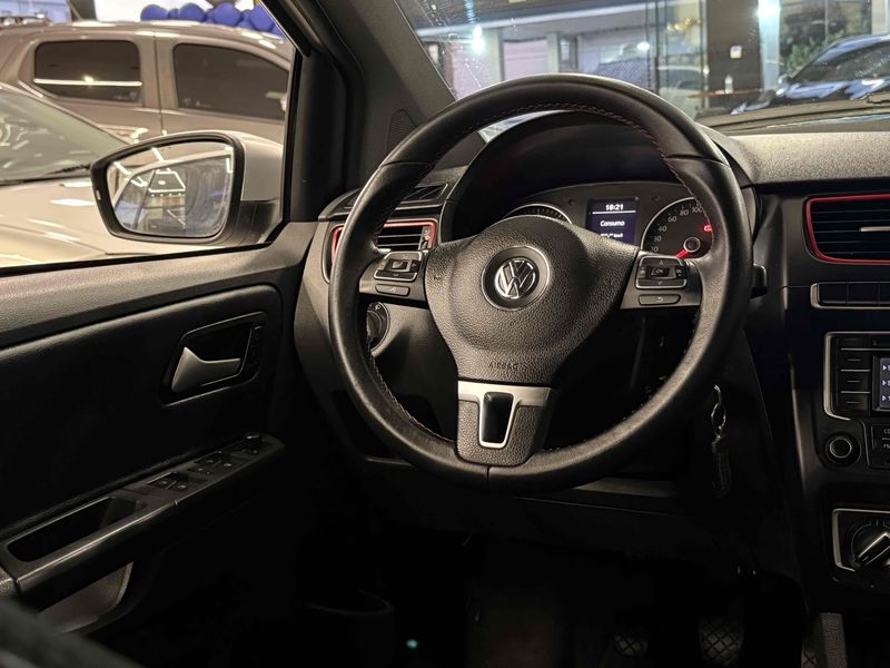 VOLKSWAGEN FOX 1.6 MI ROCK IN RIO 8V 2014/2014 LEHMEN VEÍCULOS VENÂNCIO AIRES / Carros no Vale