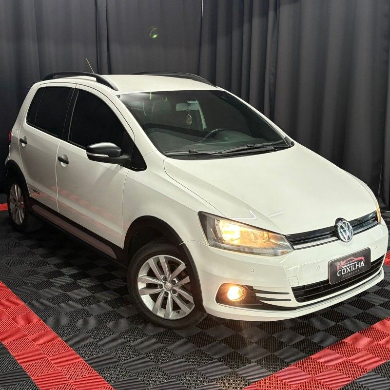 Volkswagen FOX TRACK 1.0 2017/2017 SÉRGIO VEÍCULOS TEUTÔNIA / Carros no Vale