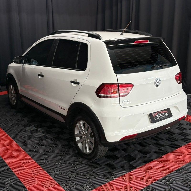 Volkswagen FOX TRACK 1.0 2017/2017 SÉRGIO VEÍCULOS TEUTÔNIA / Carros no Vale