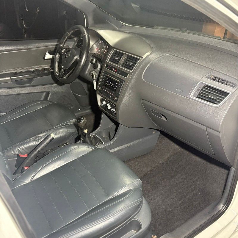 Volkswagen FOX TRACK 1.0 2017/2017 SÉRGIO VEÍCULOS TEUTÔNIA / Carros no Vale