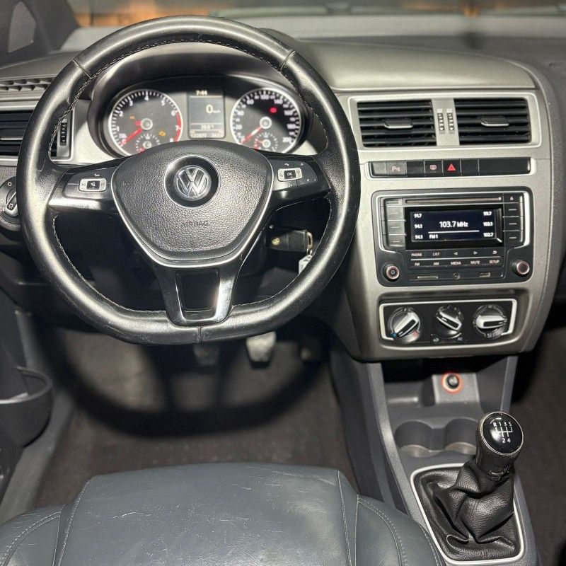 Volkswagen FOX TRACK 1.0 2017/2017 SÉRGIO VEÍCULOS TEUTÔNIA / Carros no Vale