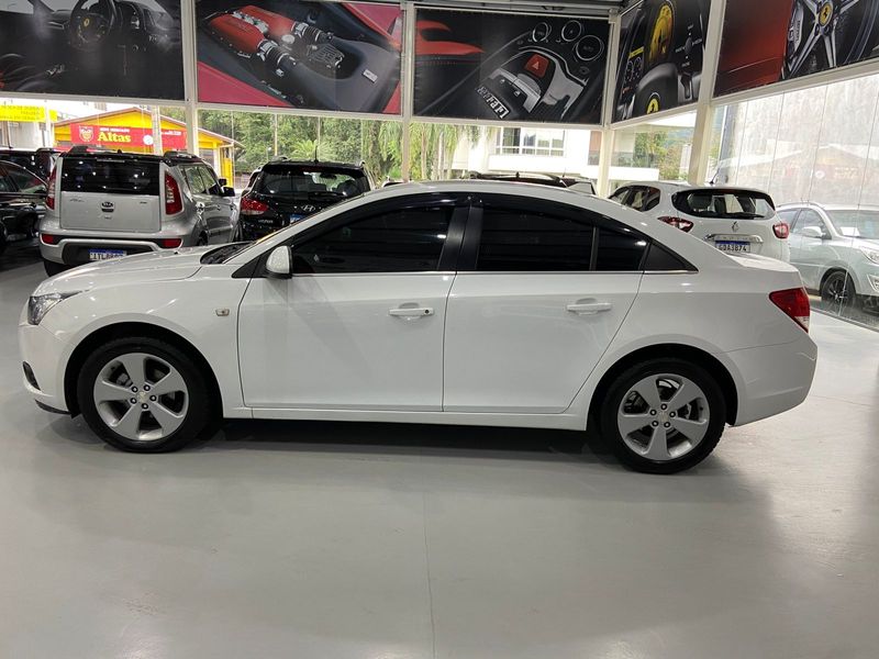 Chevrolet Cruze Lt Nb 2013/2014 SIM AUTOMÓVEIS ROLANTE / Carros no Vale