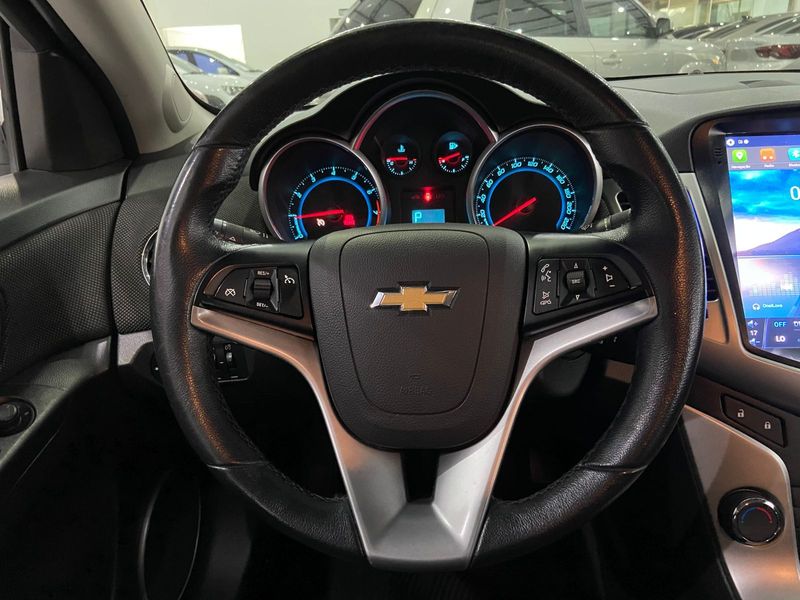 Chevrolet Cruze Lt Nb 2013/2014 SIM AUTOMÓVEIS ROLANTE / Carros no Vale