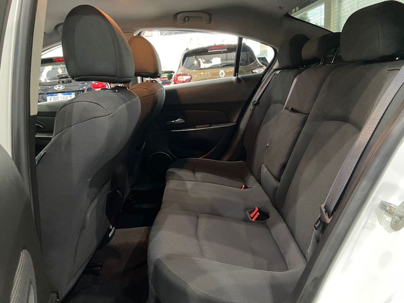 Chevrolet Cruze Lt Nb 2013/2014 SIM AUTOMÓVEIS ROLANTE / Carros no Vale
