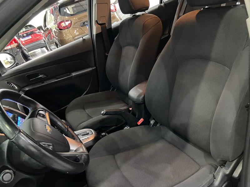 Chevrolet Cruze Lt Nb 2013/2014 SIM AUTOMÓVEIS ROLANTE / Carros no Vale