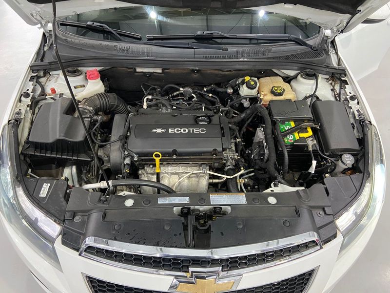 Chevrolet Cruze Lt Nb 2013/2014 SIM AUTOMÓVEIS ROLANTE / Carros no Vale