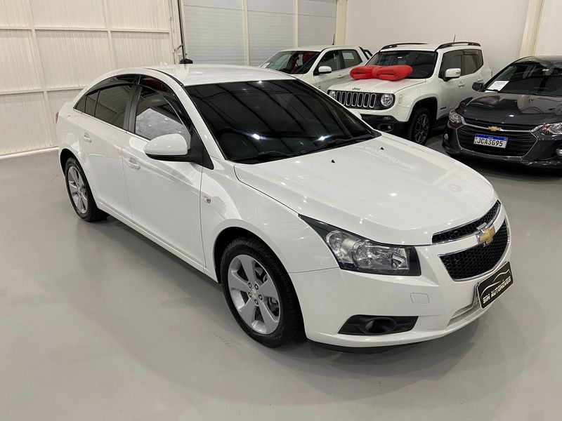 Chevrolet Cruze Lt Nb 2013/2014 SIM AUTOMÓVEIS ROLANTE / Carros no Vale