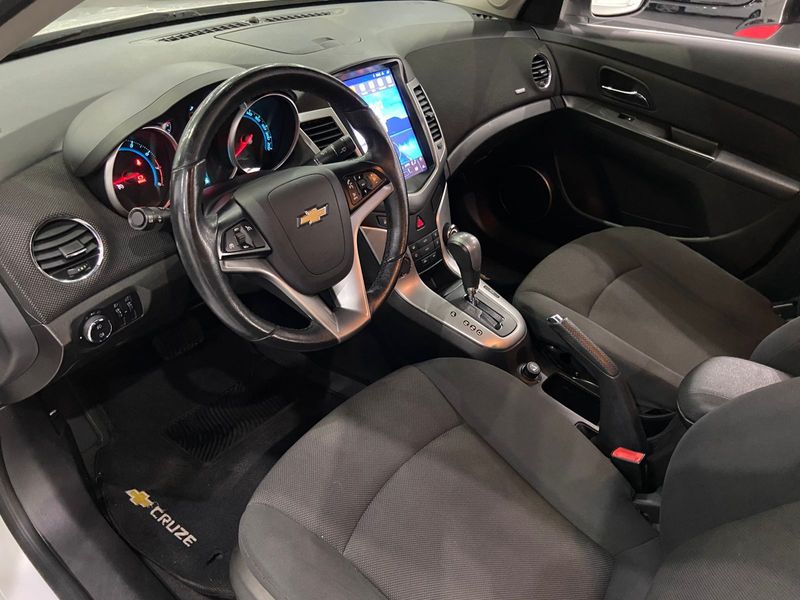 Chevrolet Cruze Lt Nb 2013/2014 SIM AUTOMÓVEIS ROLANTE / Carros no Vale