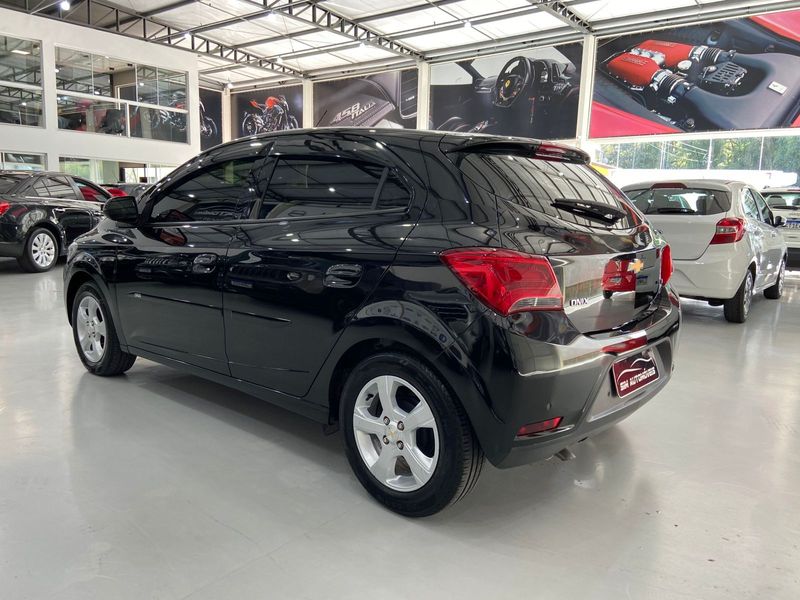 Chevrolet Onix 1.4 Lt 2018/2019 SIM AUTOMÓVEIS ROLANTE / Carros no Vale