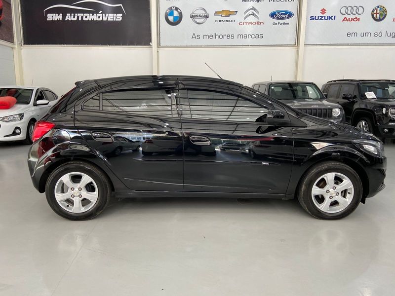 Chevrolet Onix 1.4 Lt 2018/2019 SIM AUTOMÓVEIS ROLANTE / Carros no Vale